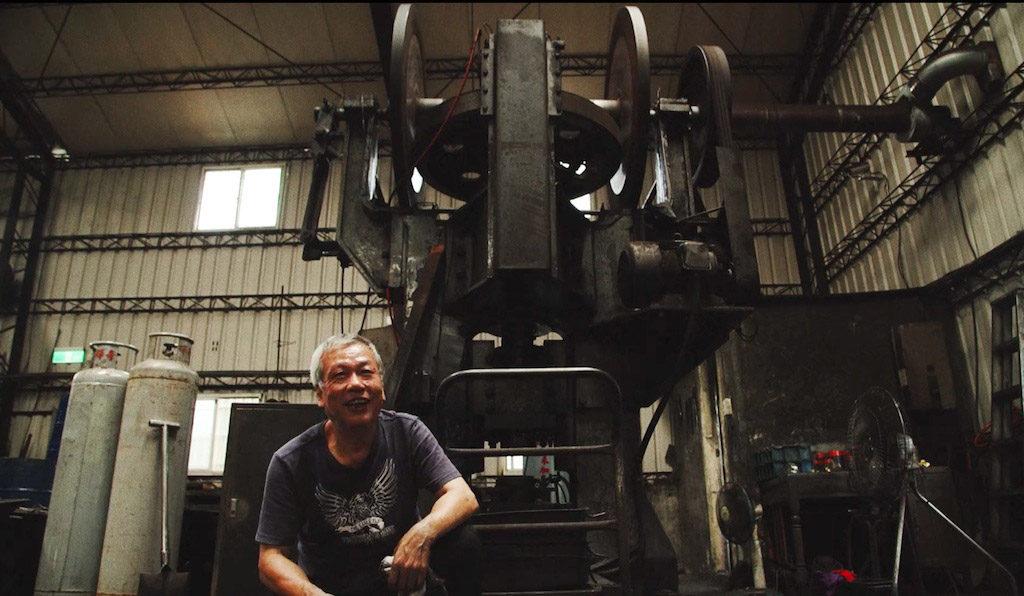 「工廠肖像」是徐景亭設計師推動三重在地工廠深度報導的紀錄片，片中主角正是撐起台灣過去經濟的重要支柱，但如今榮景雖然不在，但仍有漂亮轉身的機會。