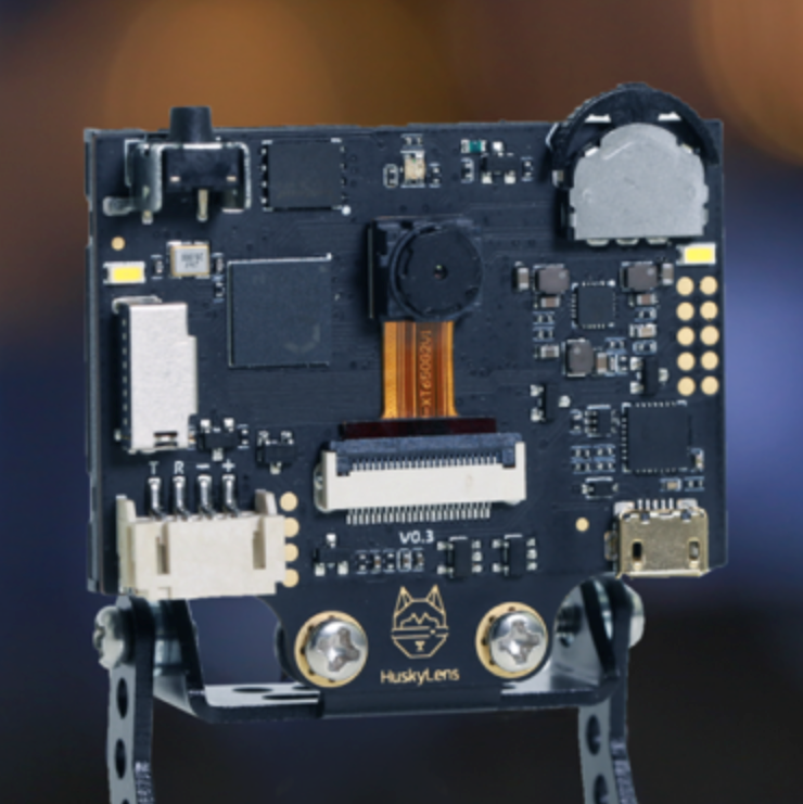 手中有 Arduino、micro:bit 的使用者，想要嘗試 AI 影像辨識與訓練自己的物體偵測模型，現在又多了一個選擇，那就是 DFRobot 公司在 kickstarter 募資的 HuskyLens，本文將會介紹並與其他產品做比較。