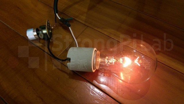 可調光的檯燈故障怎麼修？本篇文章拆下調光器電路、可變電阻旋鈕，DIY 維修燈泡。