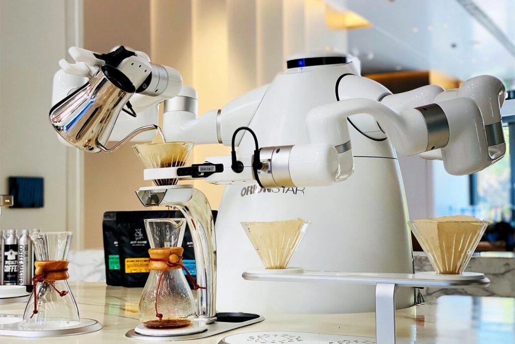 市面上的機器人，不論在型態、功能上都越來越多元，且已漸漸執行一些「特殊」的任務，咖啡機器人和工地機器人要如何協助人類工作呢？