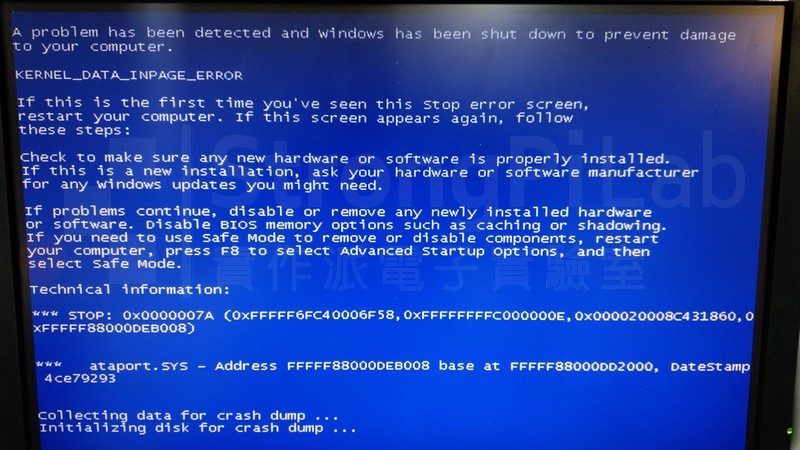 用過 Windows 電腦的大家，不知道有沒有遇過「藍畫面」，看到這畫面別慌！本篇文章帶你從主機板拆解、電容檢查、散熱裝置檢查到焊接新電容，進行實機維修。