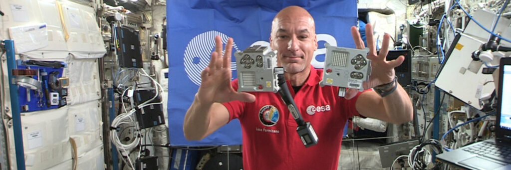 新一代的Astro Pi運用火箭在2021年12月21日順利送上國際太空站。Astro Pi究竟是什麼？本文將介紹這個有趣的宇宙級的 Raspberry Pi 計劃 Astro Pi 。