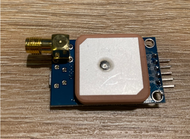 本篇文章以 u-blox NEO-7M GPS 接收器模組做實驗，將其透過 USB 接到 PC 上，實際來觀察在真實環境中收到的訊號、解出來的資料。