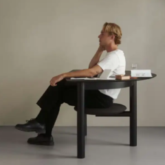【加點製造】椅子和桌子合而為一，個人辦公室就此誕生