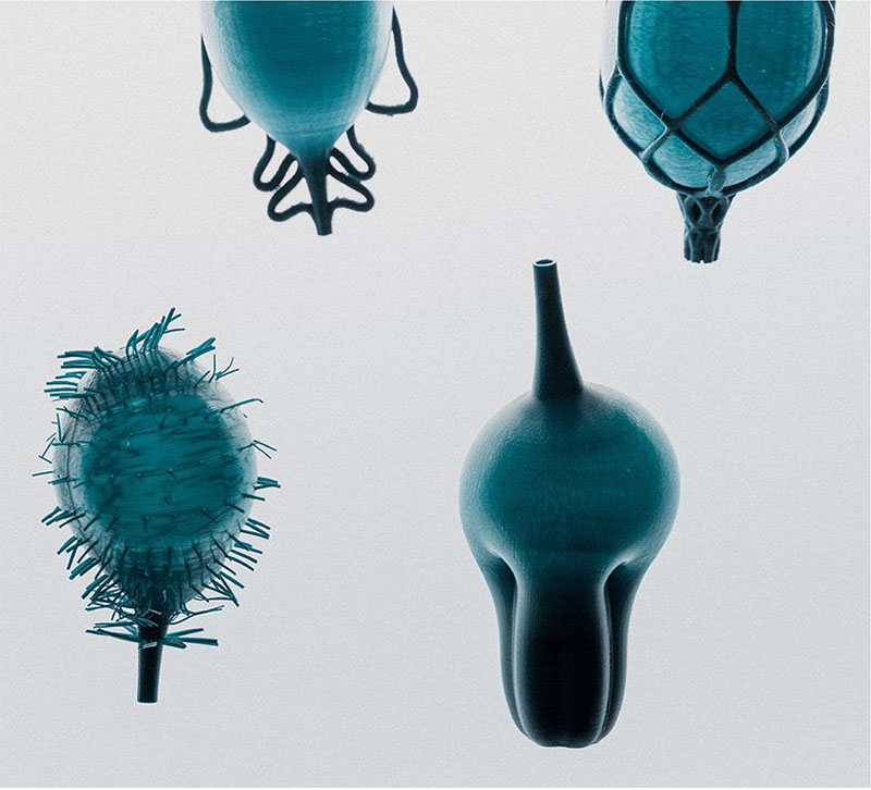 設計師Ayelet Kimchi 借鑒了玻璃吹製的技術和形式豐富性，結合了古老的美學和現代技術，設計出一系列視覺上引人注目的充氣容器 Swel4D。