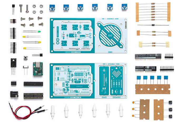 諸多初學者是從UNO這片開發板開始入門，故Arduino官方推出了自製套件，具體名稱為Arduino Make Your UNO Kit。套件內包含數片PCB與一堆電子零件，讓初學者得以自己製作出一片UNO開發板。