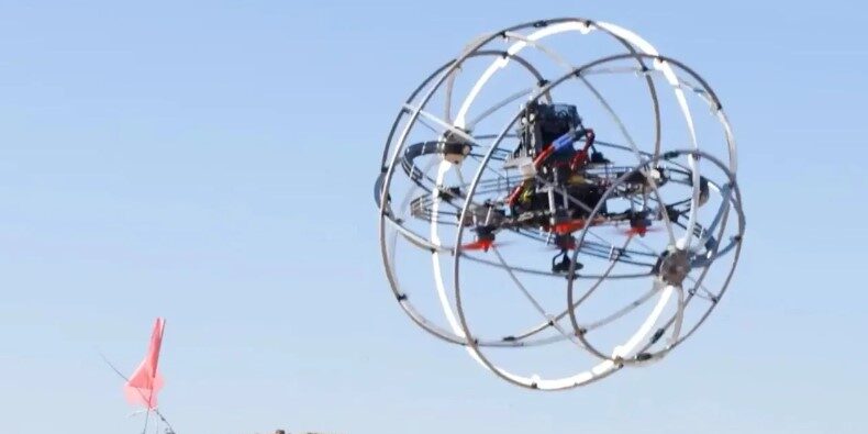 市面上無人機種類多元，應用場景五花八門，本篇文章介紹溫室中專門攻擊害蟲的無人機，以及身型可隨地形動態變化的搜救無人機。
