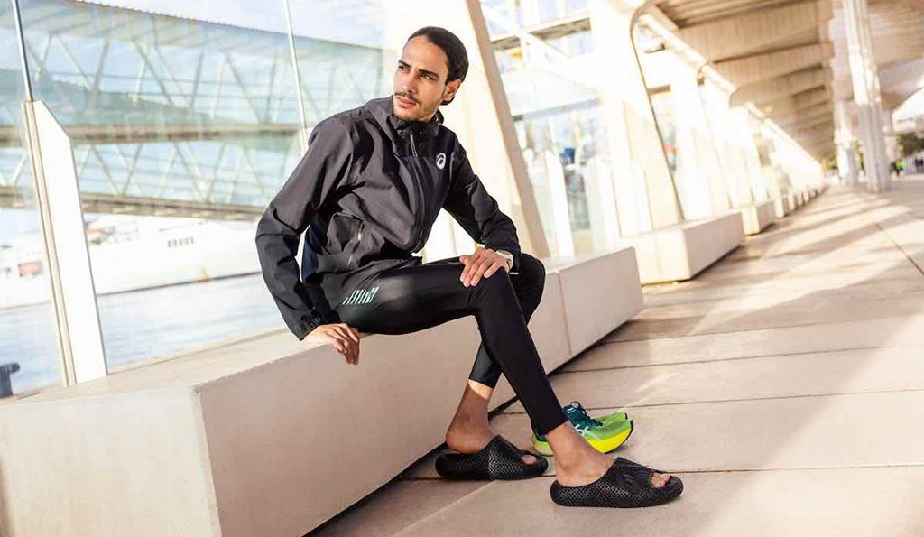 ACTIBREEZE 3D SANDAL是一款3D列印拖鞋，由運動跑鞋品牌亞瑟士（ASICS），相較於一般拖鞋更為涼爽舒適，主要提供運動員賽後的恢復階段使用。