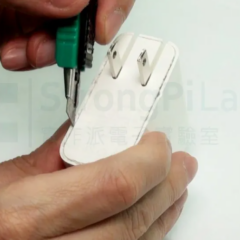 【實作實驗室】USB 充電器發出恐怖滋滋聲，拆解維修 DIY