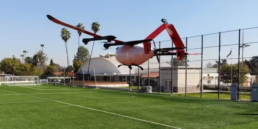 加州理工學院投入一項發展計畫，期望用人工智慧神經網路技術來提升多軸無人機的飛行安全性，讓無人機的飛行具有容錯能力，或具有飛行安全方面的自適性。