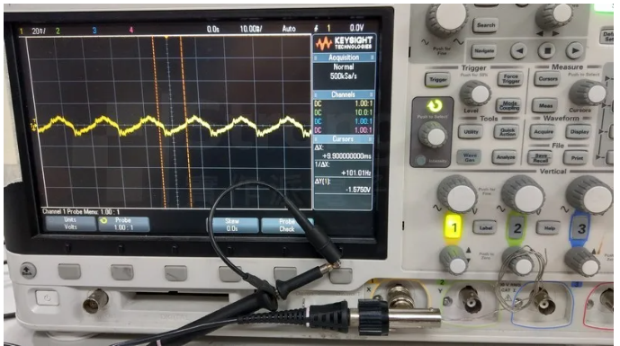 浮接的意思是電路的輸出或輸入腳位因為空接導致無可預期的結果，使你的電路或程式出現莫名其妙的輸出甚至當機，是什麼原因導致浮街的現象呢？