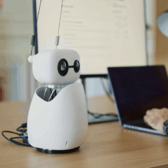 Q版、低價、開源：Reachy Mini 機器人上桌了！
