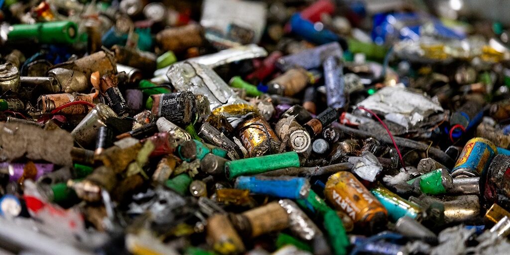 「一旦劣質鋰電池被刺破、短路或受壓,它就可能瞬間引燃;我們必須在還未發生之前,就將它找到、剔除。」(Lion Vision)