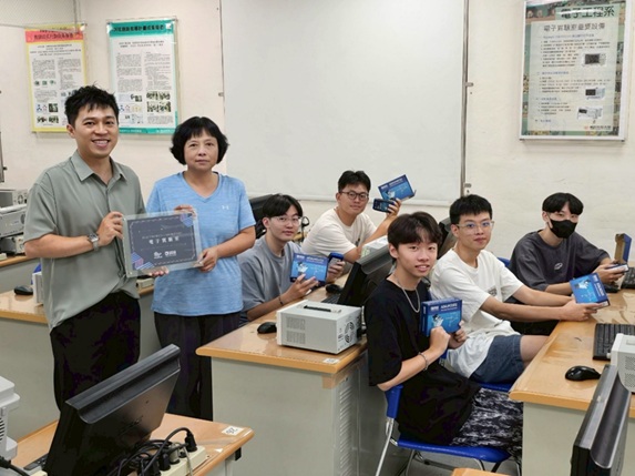 明志科大電子實驗室導入ADALM2000(M2K)於課程應用