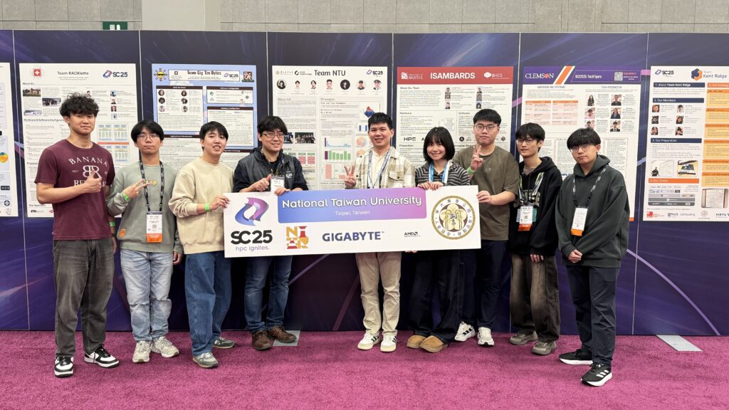 李濬屹教授(左四)感謝國研院及產業夥伴