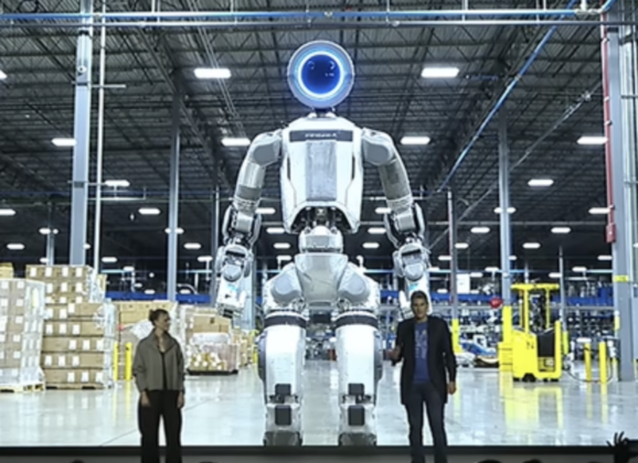 2026量產版人形機器人對決：波士頓動力Atlas vs. 特斯拉Optimus