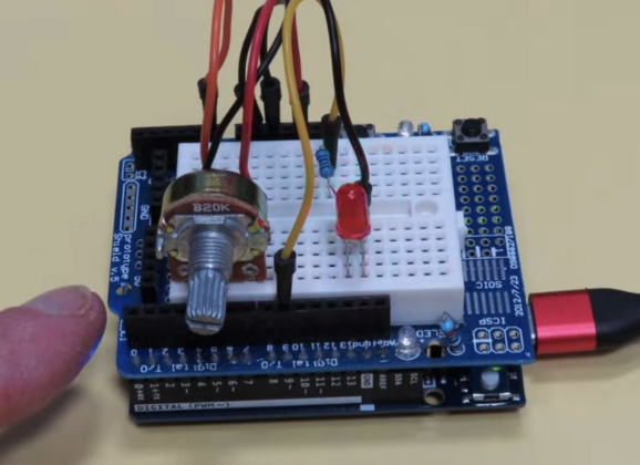 Arduino UNO Q教學案例整理