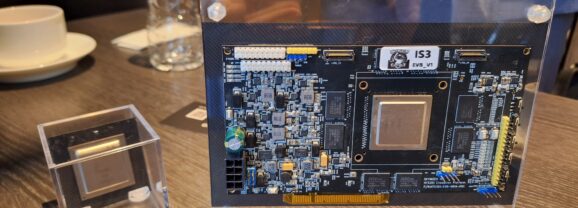 【Computex 2026】Skymizer首款內建自家LPU的實體晶片亮相
