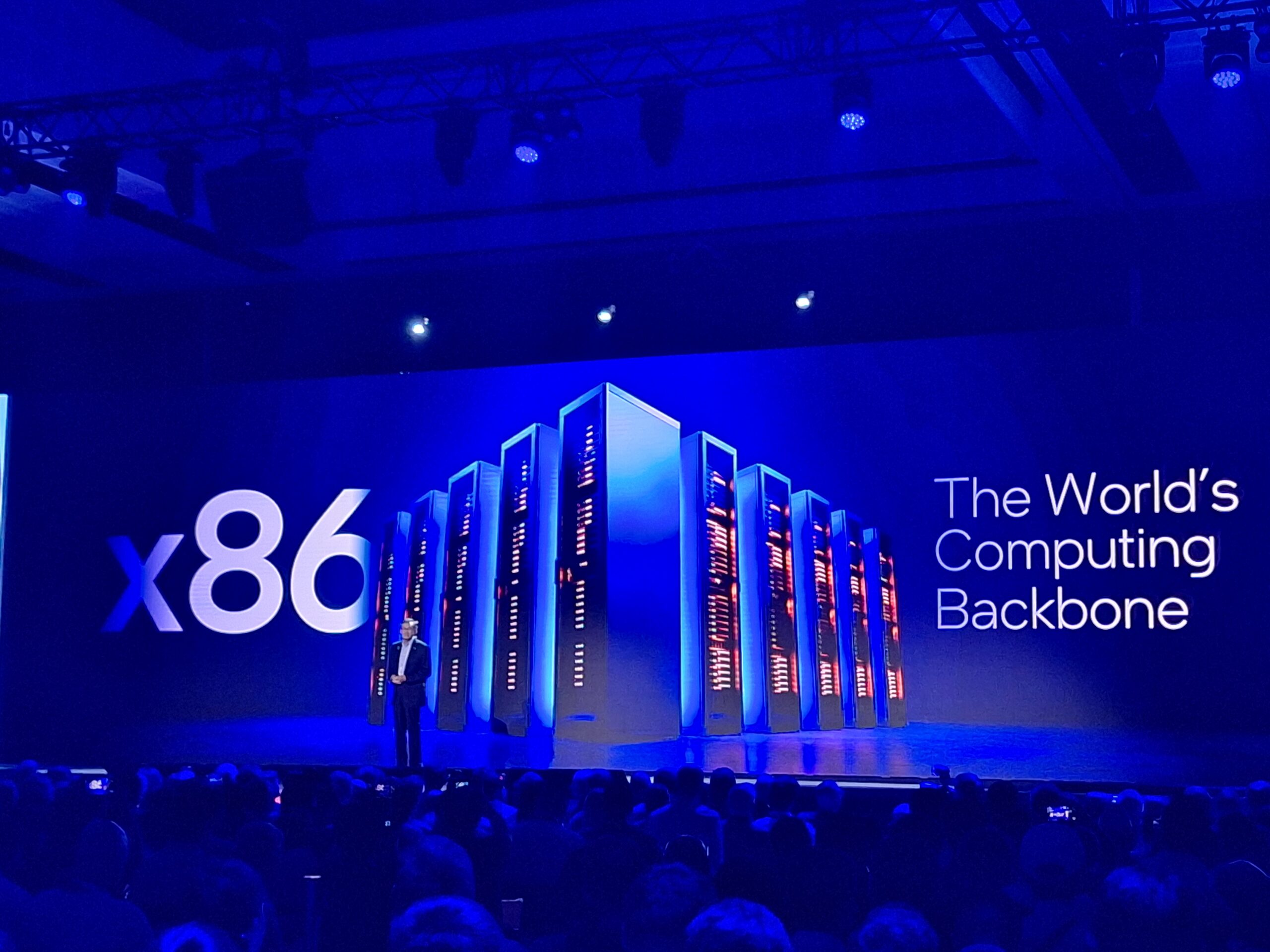 Intel執行長陳立武在Computex 2026專題演說中強調，x86架構CPU仍是所有運算系統基礎骨幹。(攝影：Judith Cheng)