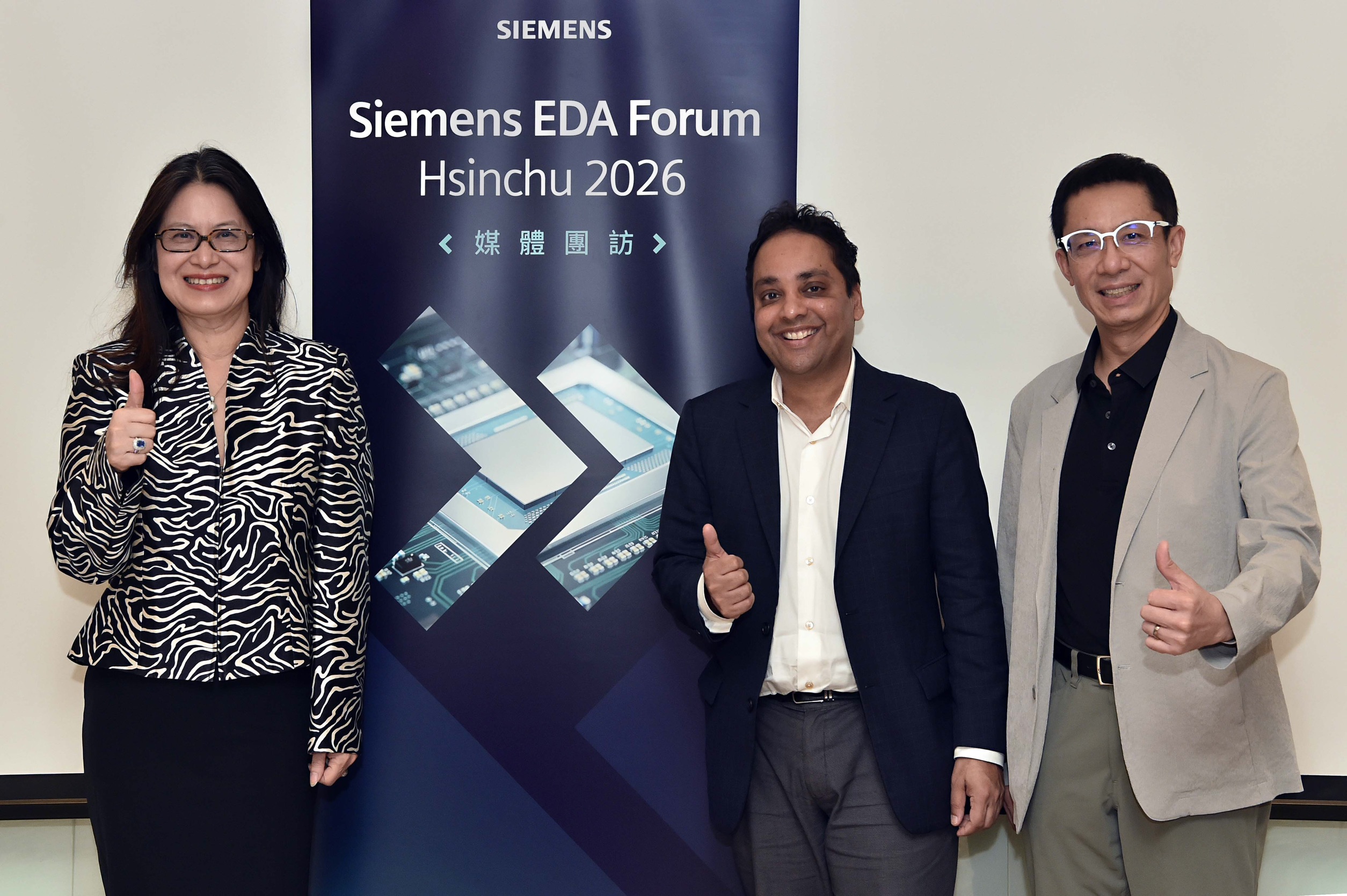 Siemens EDA於新竹舉辦年度技術論壇與會後媒體團訪，照片左起為Siemens EDA 副總裁/台灣暨東南亞區總經理林棨璇，以及Siemens EDA資深副總裁暨人工智慧策略長Amit Gupta、Siemens EDA全球副總裁暨亞太區技術總經理 Lincoln Lee。(圖片來源：Siemens EDA)