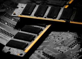 AI Server增量需求支撐　第四季記憶體合約價維持漲勢